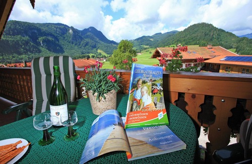 Unterwoessen Apartment | Vacation apartment 2, bright attic apartment with a wonderful mountain panorama