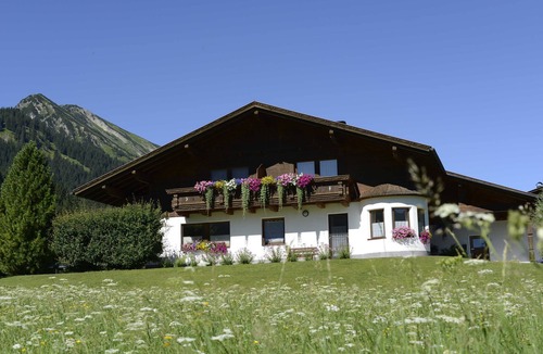 Tannheim Apartment | Vacation apartment 2 - House Zobl Irene