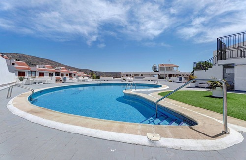 Los Cristianos Apartment | Vacation Apartment 'Apto La Colina Los Cristianos' with Sea View, Shared Pool and Wi-Fi