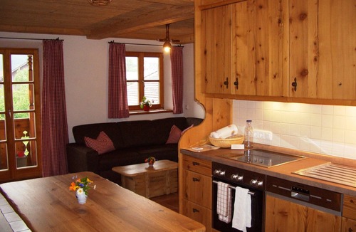 Kleinhogl Apartment | Vacation apartment Bavaria 62 sqm up to 5 persons, 2 sleeping cabins, 3 bedrooms, balcony