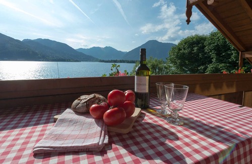 Abwinkl Apartment | Vacation apartment 2 - Seerose am See - Dream vacation directly on Lake Tegernsee