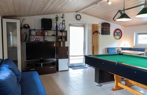 Hallbergmoos Apartment | Vacation apartment in Hallbergmoos, near Munich Airport, Therme Erding