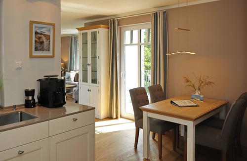 Heiligendamm Apartment | Vacation apartment for up to 4 people + dog with lake view, two balconies & beach