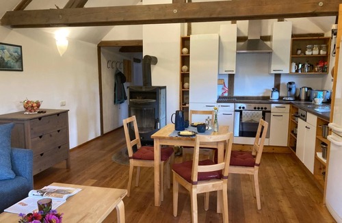 Pfarrweisach Apartment | Vacation apartment (58sqm) with fully equipped kitchen and Swedish stove