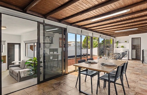 Tao Apartment | Vacation Apartment 'Guada' with Private Terrace, Wi-Fi and Air Conditioning