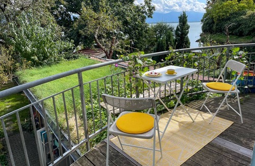 Insel Apartment | Vacation apartment Idylle am See - Idyllic on the island with balcony directly on the lake
