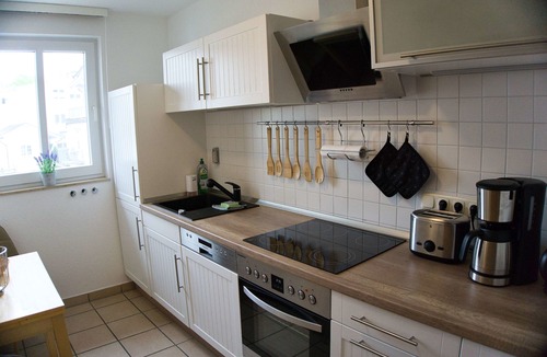 Gohren Apartment | Vacation apartment in a central location and with balcony - Villa Karola FeWo 18