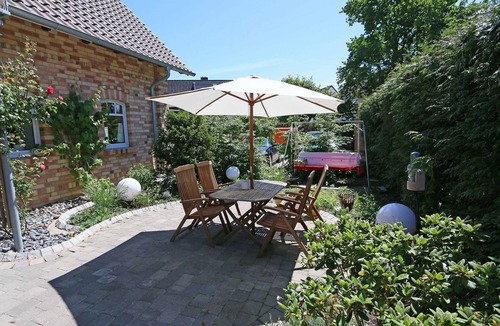 Ostseebad Baabe Apartment | Vacation apartment Lütt Matten 01 with south/west-facing terrace - CSP: Appartementhaus Lütt