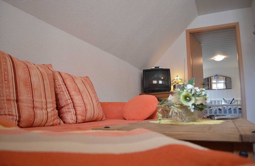 Gross Zicker Bed & Breakfast | Vacation apartment no. 07 (1st floor) - Pension Ritter - in a quiet location in Groß