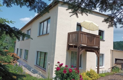 Hanichen Apartment | Vacation apartment with large garden area and outdoor swimming pool