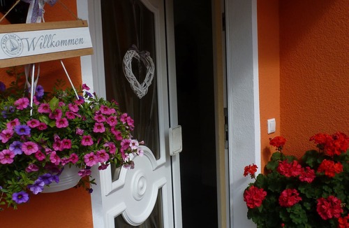 Koenigstein Apartment | Vacation apartment with large garden and playground, cozy & modern