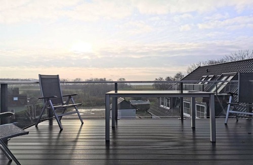 Gross Zicker Apartment | Vacation apartment with roof terrace and sea view - Haus Inselwind FeWo MEERwasser -