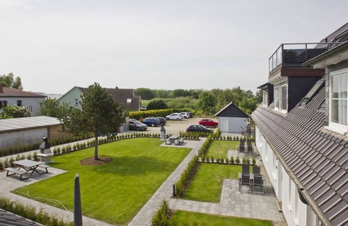 Gross Zicker Apartment | Vacation apartment with sea view, balcony and garden - Haus Inselblick FeWo MEERluft -