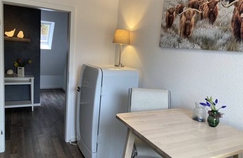 Korbecke Apartment | Vacation cottage by the lake