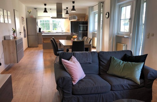 Gundelfingen an der Donau House | Vacation home with two apartments and garden for 10 people
