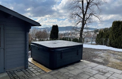 Freyung Apartment | Vacation home (210 sqm) for up to 9 people with small, fenced garden and beautiful covered terrace