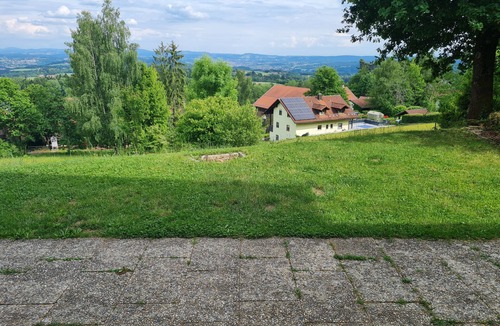 Windorf House | Vacation home/Bavaria/Bavarian forest conquer/recreation. .with garden fence.