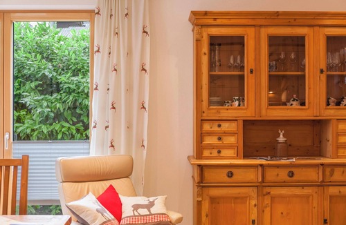Farchant House | Vacation Home "Das Bergzeit" with Mountain View, Wi-Fi, Garden & Terrace