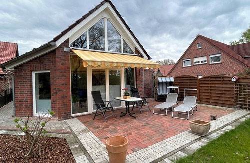 Extum House | Vacation home Lichtblick in Aurich with terrace and garden