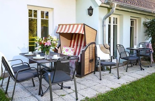 Nienhagen House | Vacation home Rügen 8b in Ostseeferienpark Seepferdchen with terrace and garden