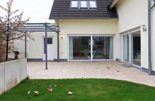 Heroldsbach House | Vacation Home "Ruhiges Einfamilienhaus" with Private Terrace, Private Garden & Wi-Fi