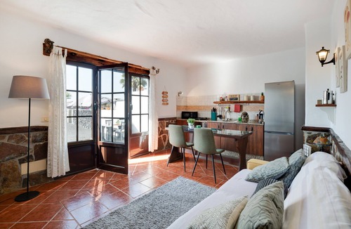 San Bartolome House | Vacation Home 'Rural Apartment - Volcano Views' with Wi-Fi