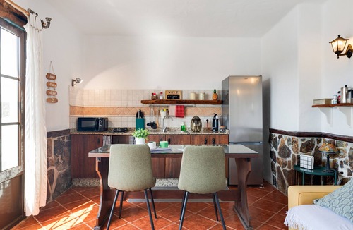 San Bartolome House | Vacation Home 'Rural Apartment - Volcano Views' with Wi-Fi