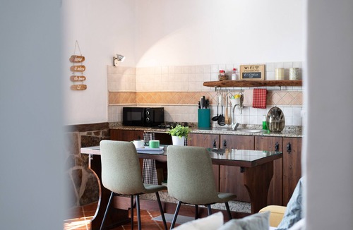 San Bartolome House | Vacation Home 'Rural Apartment - Volcano Views' with Wi-Fi