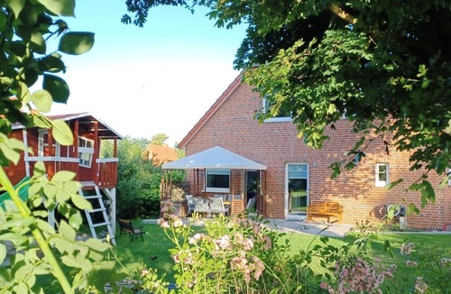 Moelln House | Vacation home "Schön hier" - vacation home, up to 7 guests, large garden, parking spaces