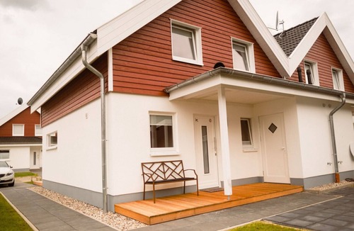 Nordhorn House | Vacation home Vechtestrand with 72 m² living space in Nordhorn. First-class living comfort with sauna, whirlpool, fireplace & air conditioning. Sunny terrace with patio furniture and parasol. Washing machine