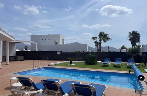 Playa Blanca House | Vacation Home 'Villa Maria' with Mountain View, Wi-Fi and Air Conditioning