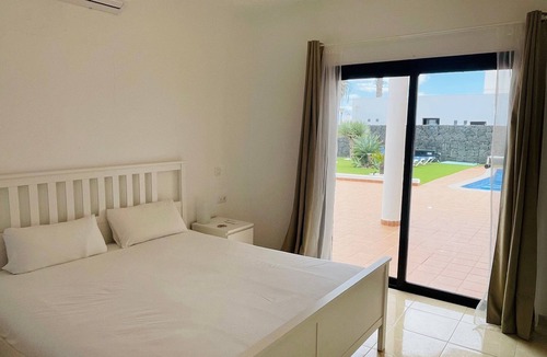 Playa Blanca House | Vacation Home 'Villa Maria' with Mountain View, Wi-Fi and Air Conditioning