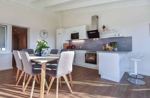 Ahlbeck House | Vacation home Wiesenblick - with large garden and two residential units