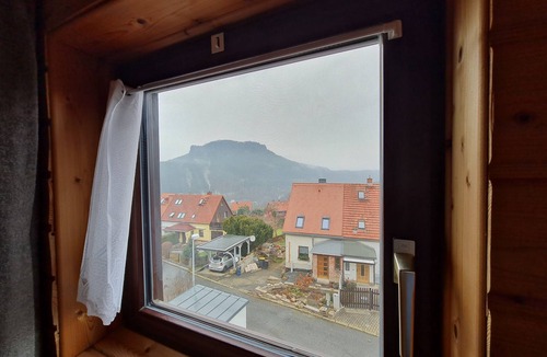 Konigstein an der Elbe House | Vacation in nature - view of the Elbe Sandstone Mountains in Saxon Switzerland