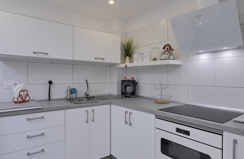 Punta del Hidalgo Apartment | Vacation Studio 'Loft Cerca Del Mar Tenerife' with Shared Terrace, Shared Garden and Wi-Fi