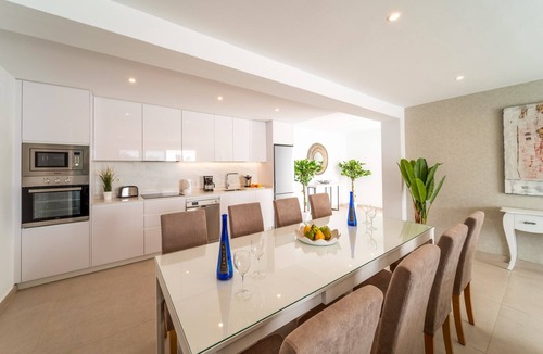 Playa Blanca Villa | Vacation Villa 'Villa Esmerad' with Mountain Views, Wi-Fi and Air Conditioning