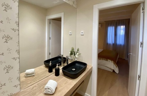 Ciudad Lineal Apartment | Ventas Plaza | Modern 2 Bedroom Duplex in Madrid