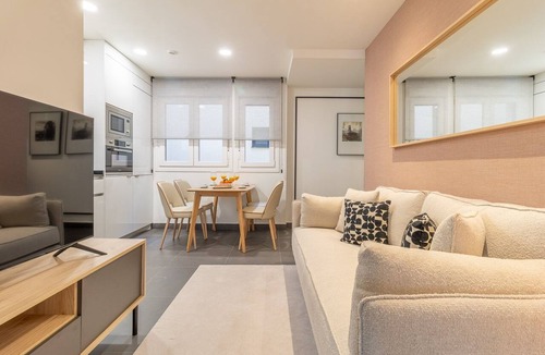 Barrio de La Latina Apartment | Vibrant 2BR Apartment in La Latina