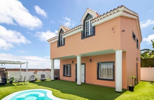 Las Palmas de Gran Canaria Villa | VILLA SAMPEREZ GROUND FLOOR: + Pool + Garden + Barbecue + 2 Bedrooms + 6Pax