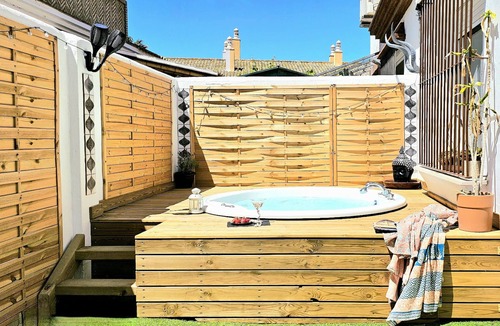 Bolonia Ski Chalet | Villa 5 minutes from the beach