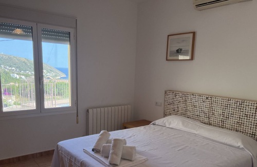 Arnella Villa | Villa Anne. 4 bedrooms, very comfortable, quiet area.