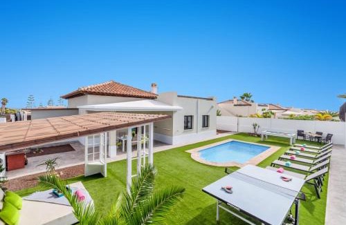 Castillo Caleta de Fuste Villa | Villa Caleta Del Sol by Villa Plus