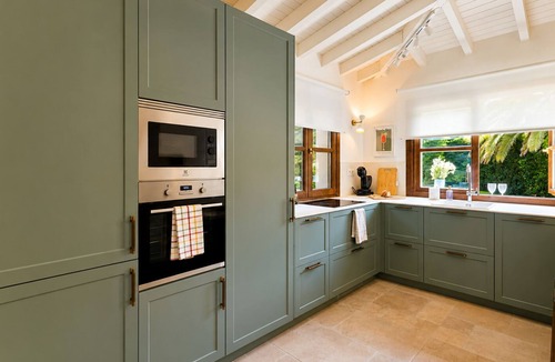 Cue House | Villa Costa Cue