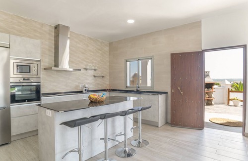 Brena y Marismas de Barbate Natural Park House | Villa 'El Olivar 1' with Mountain Views, Wi-Fi and Air Conditioning