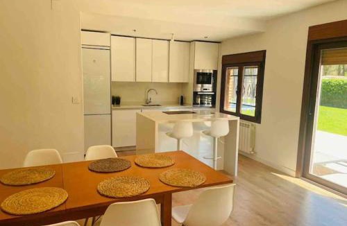 Medina del Campo Villa | Villa entrepinos