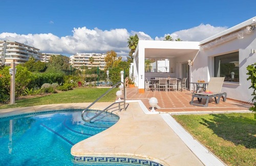 Guadalmina House | Villa Guadalmina Golf with a private pool