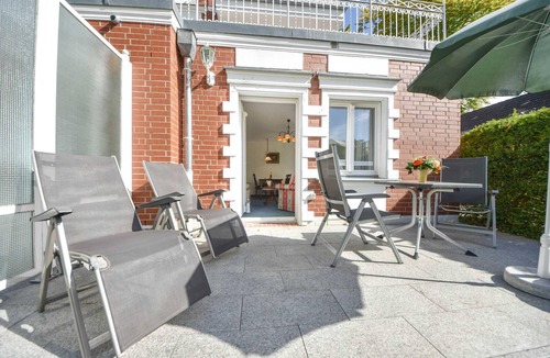 Seebad Heringsdorf Apartment | Villa Hohe Düne 01 - Beachfront Vacation Rental with a Terrace