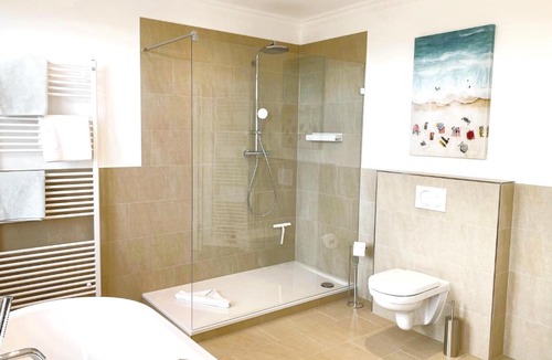 Niendorf Apartment | Villa Johanna App 3 - großzügiges Ferienappartement mit Balkon & Weitblick über den Niendorfer Hafen