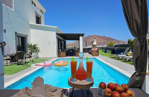 Playa Blanca Villa | VILLA KARLA