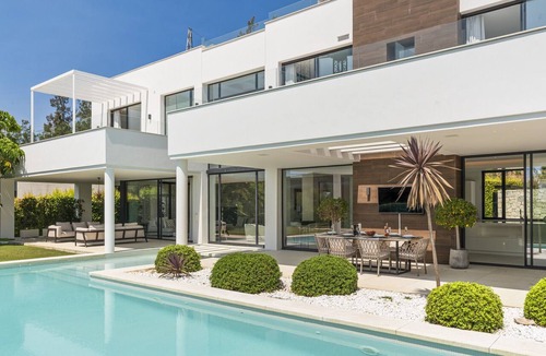 Benahavis Villa | Villa La Quinta - 5 Bed Family Villa!